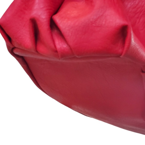Nwot Red Purse w/ Ruffle detail - Picture 9 of 15